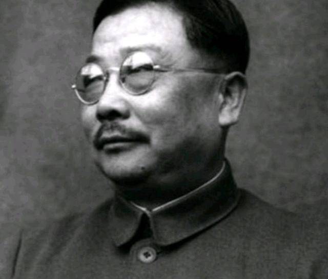 毛主席见了李克农的情报后，说：有这些情况参考，中央可以拍板了
