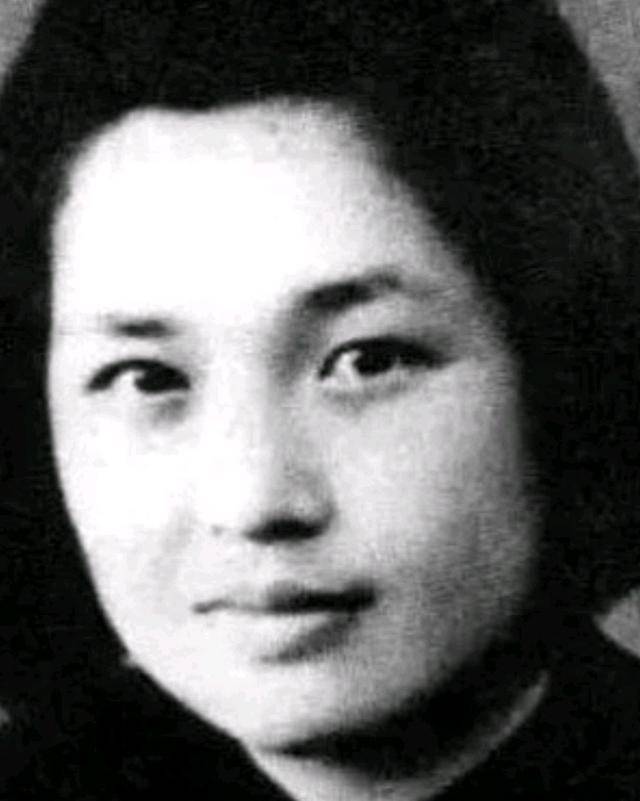 毛主席见了李克农的情报后，说：有这些情况参考，中央可以拍板了