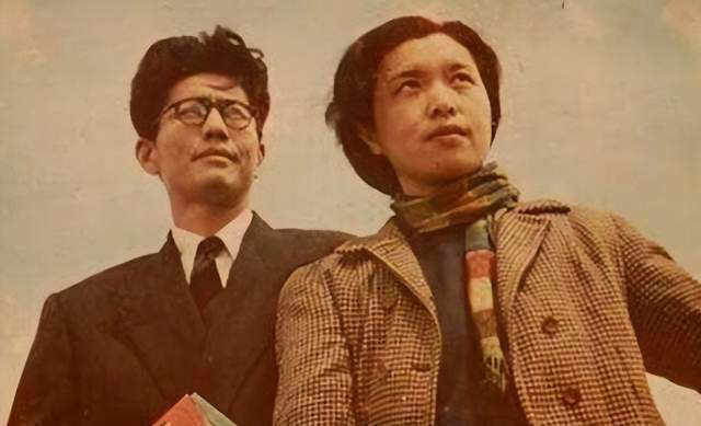 乔冠华去世，中央发布40字的讣告，他的妻子为何说活不下去