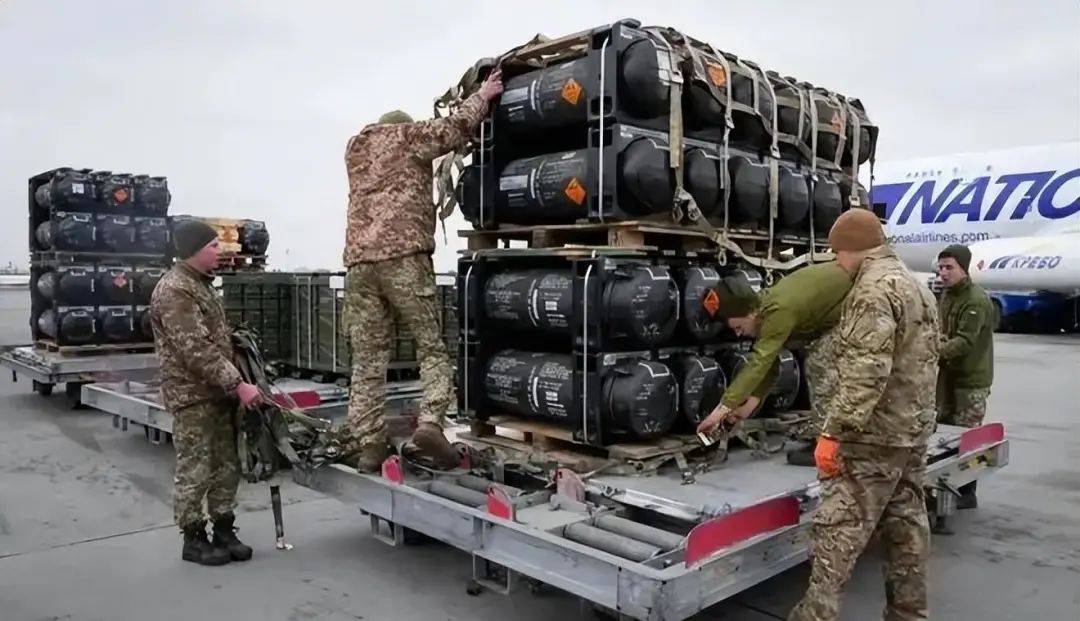 美国防部暂停向乌克兰提供部分承诺的军火，包括防空导弹和其他精确制导武器