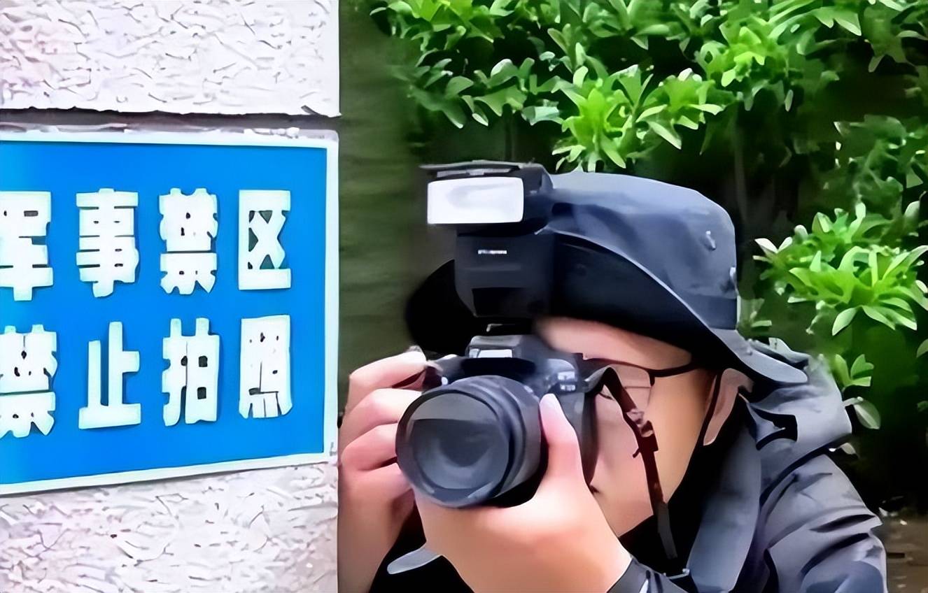 内鬼出现！山东舰在香港被间谍偷拍，专业无人机差点泄露机密